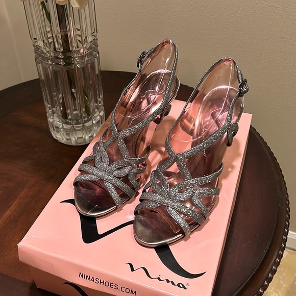 Nina heels - Picture 1 of 8